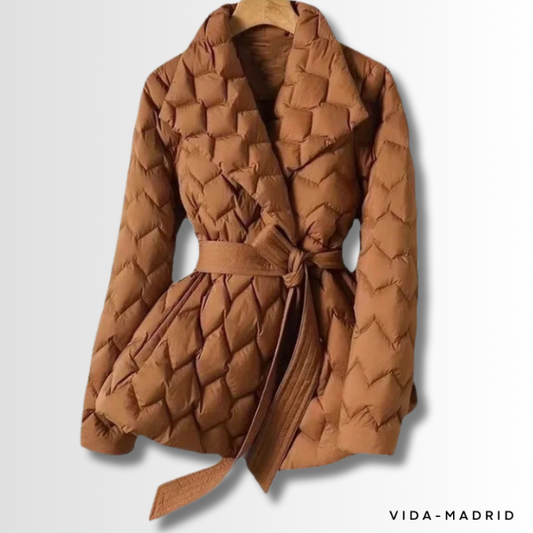 MILA – Abrigo de invierno cómodo con detalle de cordones