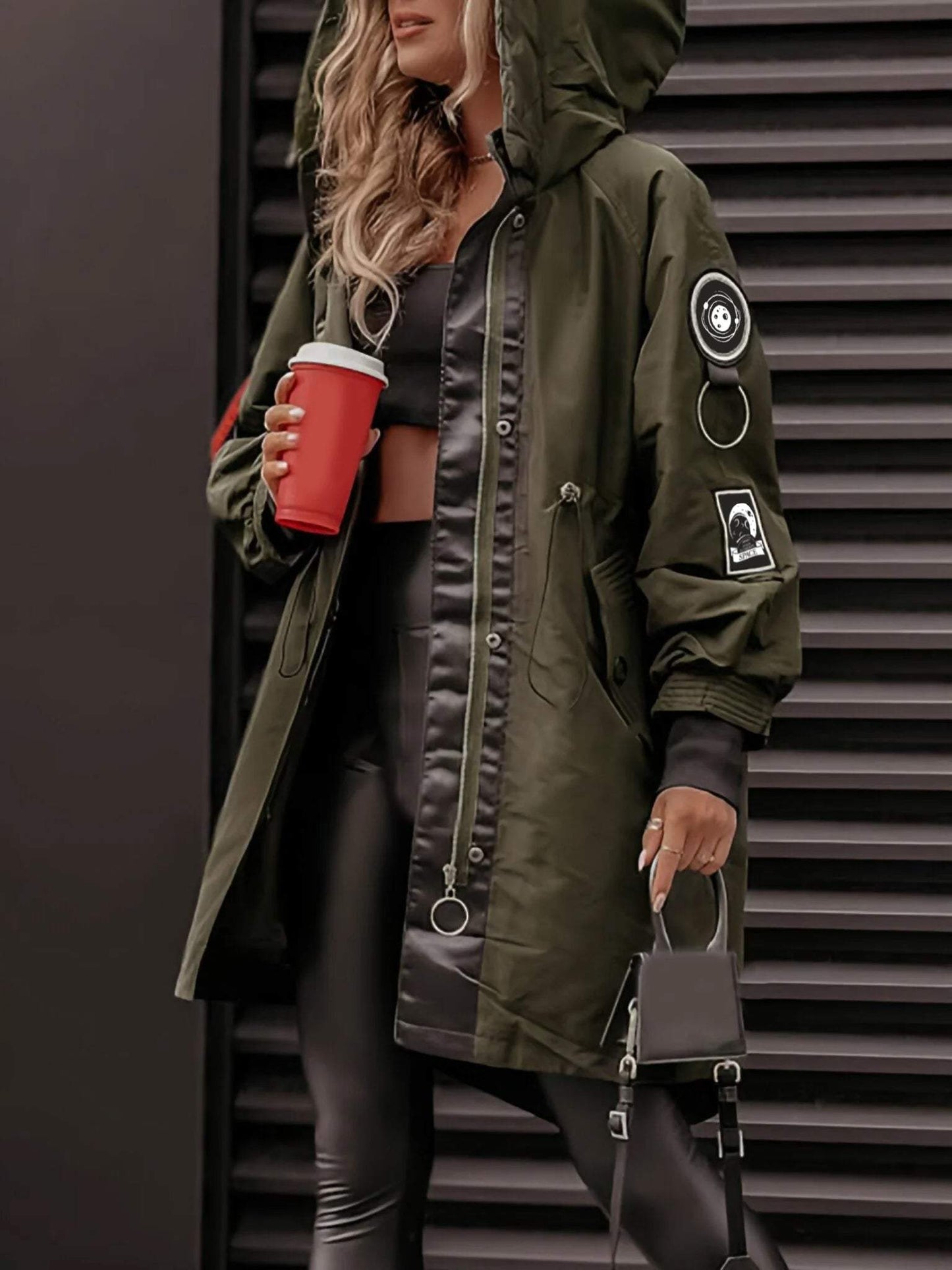 IRENE | CHAQUETA CON MANGAS LARGAS Y CAPUCHA